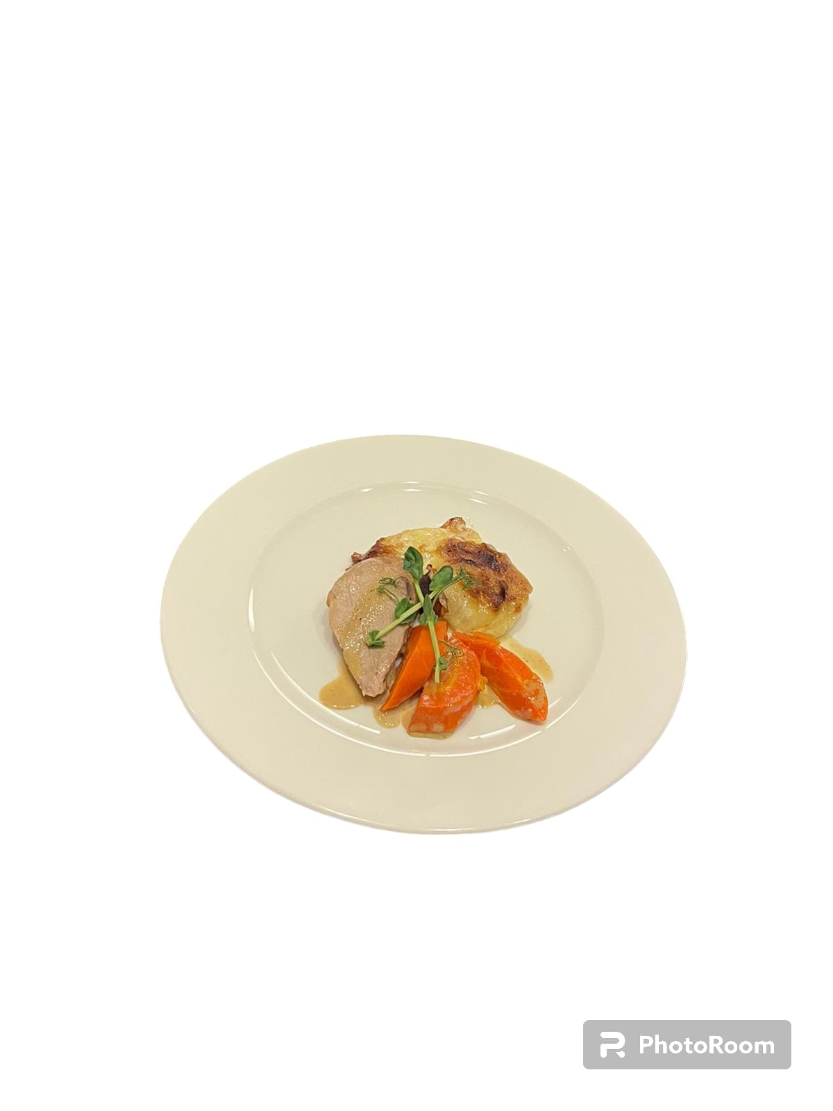 Pork fillet mignon, pepper sauce, gratin dauphinois and glazed carrots